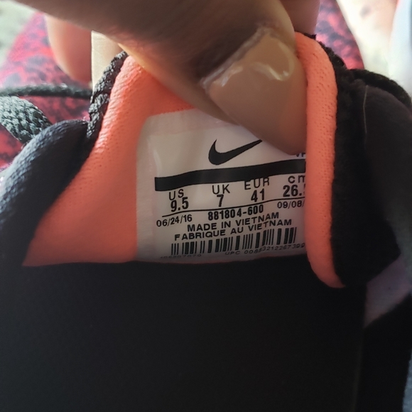 Nike shoes - Picture 5 of 6